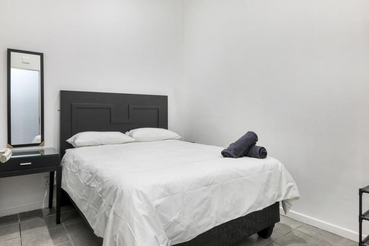Hotel & Out Express Sea Point